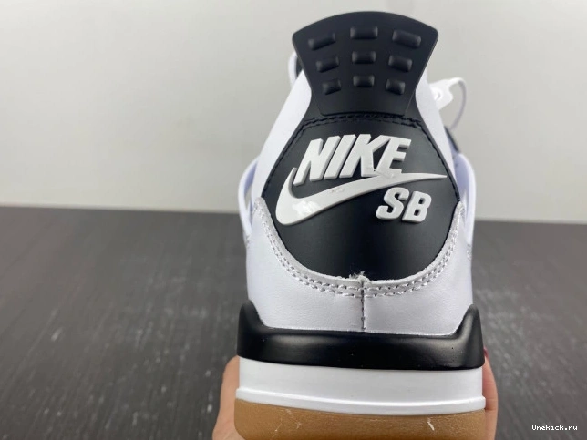 One Kick Retro Jordan SB 4 DR5415-100 0714